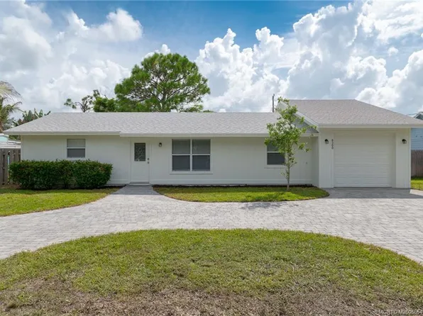 8300 SE Camellia Dr, Hobe Sound, FL 33455