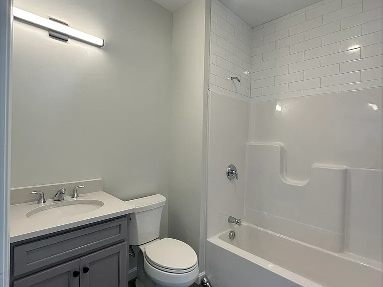 135 Waterman Ave #25 — Photo 5