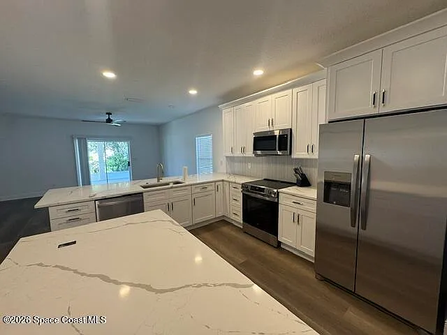 4 bed, 2.0 bath, 1940 sqft, $3,150 — Photo 3