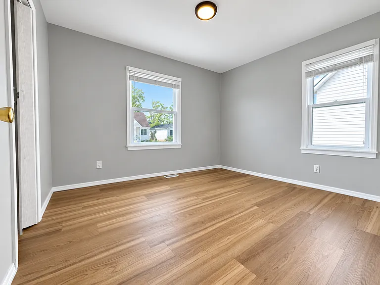 12747 Vernon Ave — Photo 15