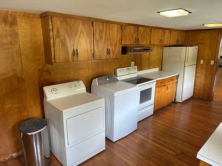 460 W Ravenswood Ln — Photo 9