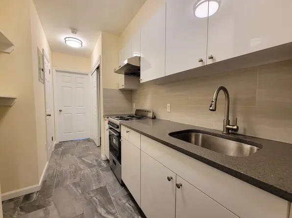 239 East 51st Street image 4 of 8