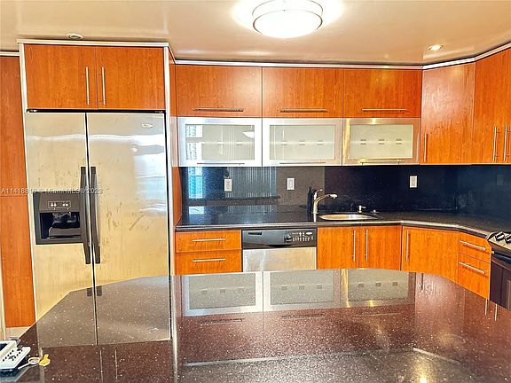 5th image of 19390 Collins Ave APT 1515