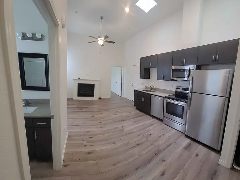 Clark Apartments — Photo 33