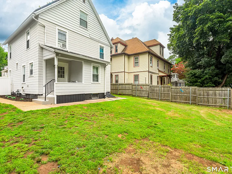 165 Oak St — Photo 34