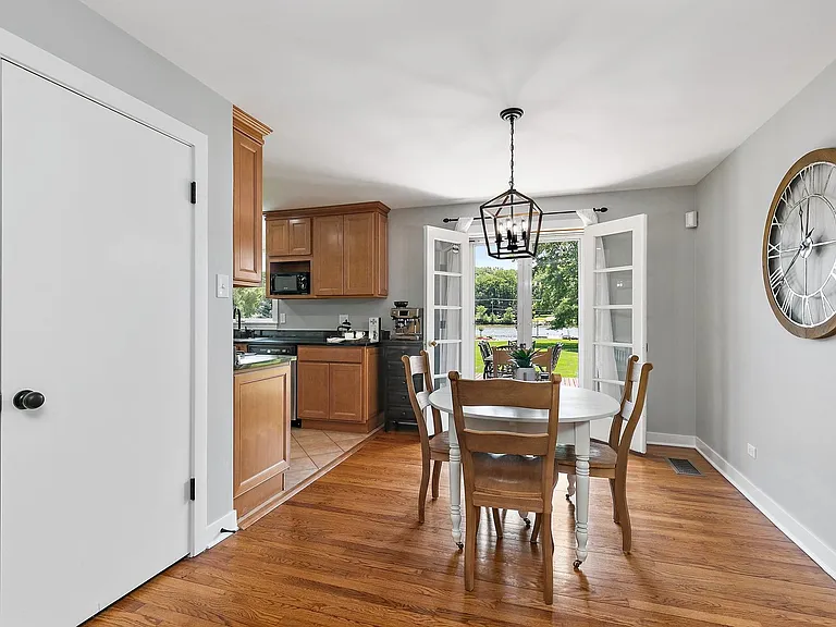 1037 N Harrison St — Photo 6