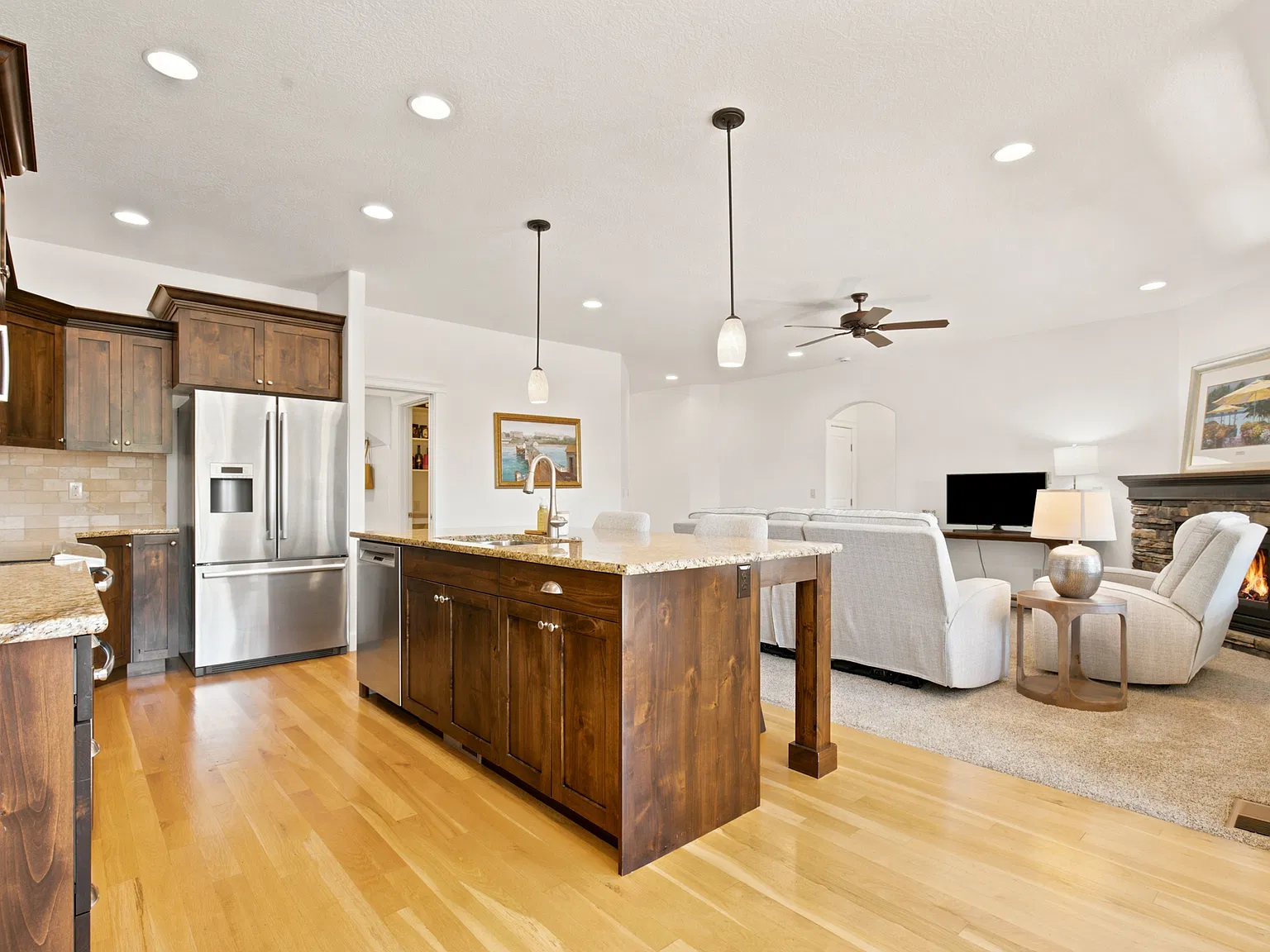 3 bed, 1851 sqft, $3,000 — Photo 3