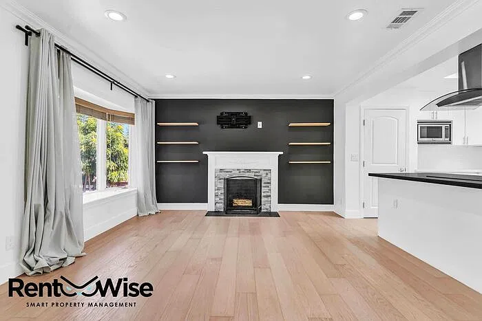 4 bed, 3.0 bath, 2300 sqft, $4,700 — Photo 4