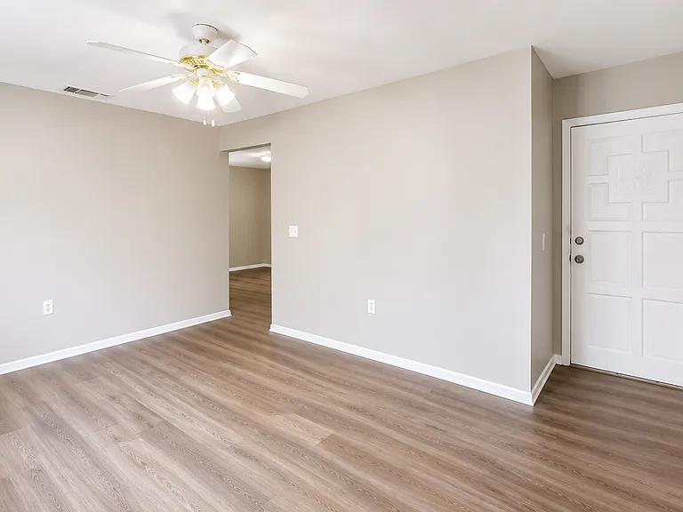 11906 Las Vegas St — Photo 4