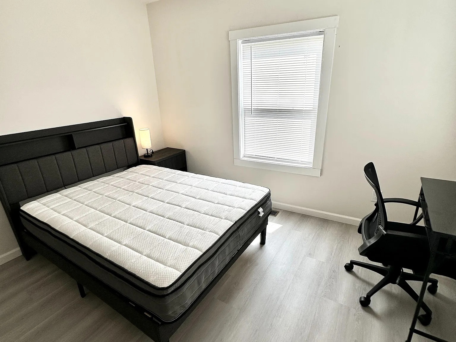 4 bed, 2.0 bath, 2700 sqft, $845 — Photo 4