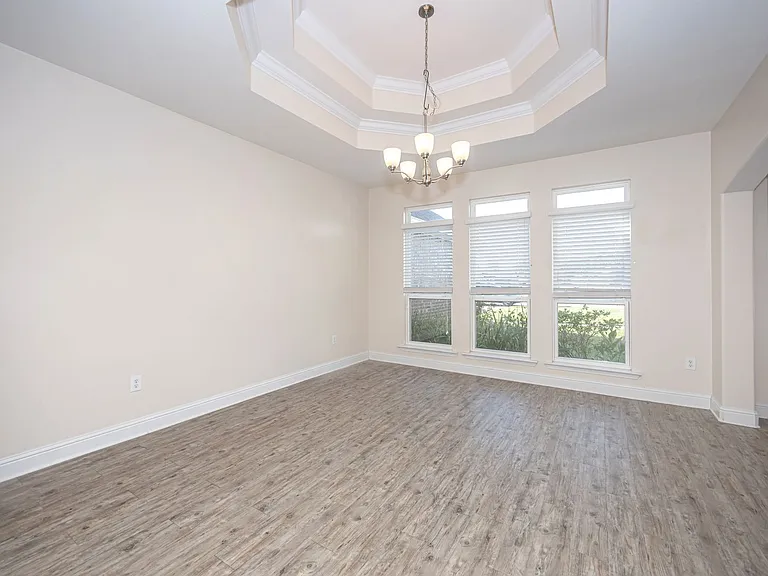 1013 Silverbell Cv — Photo 58