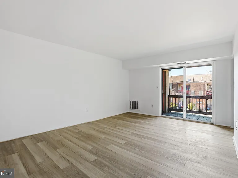 1242 Liberte Ct — Photo 5