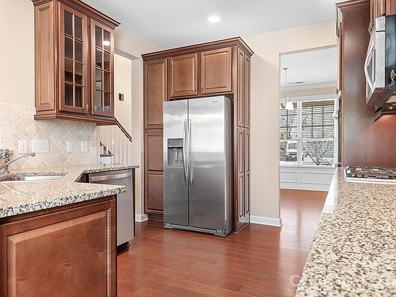 5th image of 109 Edenton Ln
