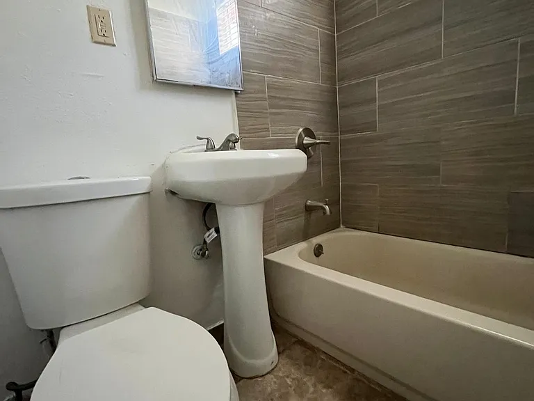 715 W Century Blvd #2 — Photo 10
