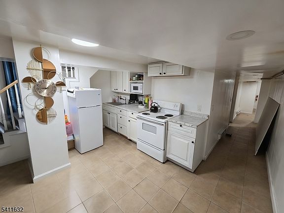 5th image of 111 Ridgewood Ave