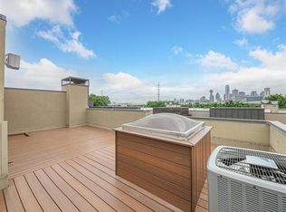 426 Trinity River Cir, Dallas, TX 75203