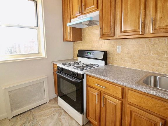 5th image of 59 Gelston Ave APT 5L