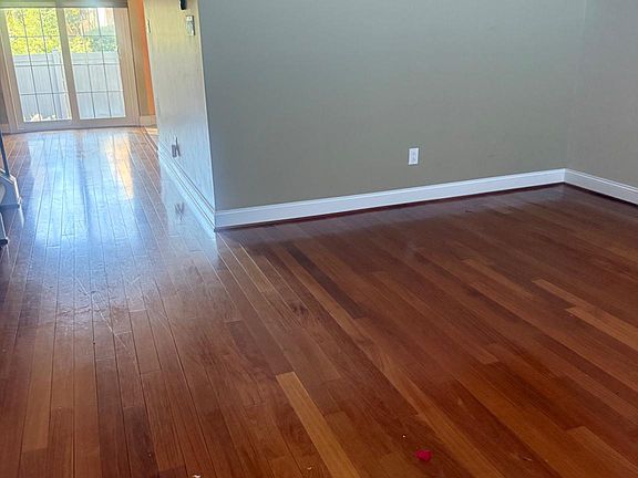 2nd image of 10 Lantern Ln
