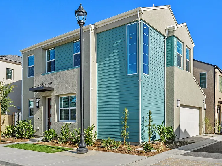 2638 E Lincoln Paseo — Photo 2