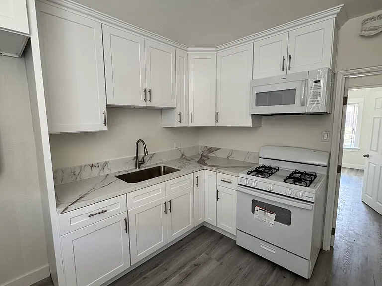 963 W 9th St #975 — Photo 4