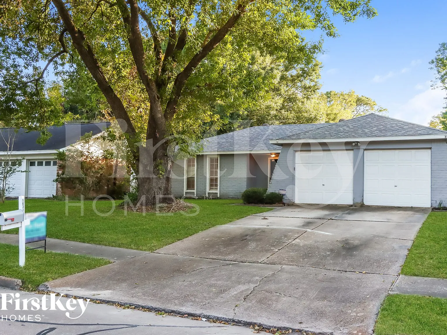 3 bed, 2.0 bath, 1976 sqft, $1,985 — Photo 2