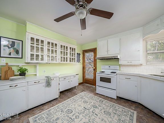 3rd image of 689 E North 16th St