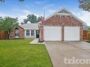 1414 Glenwillow Dr, Arlington, TX 76018