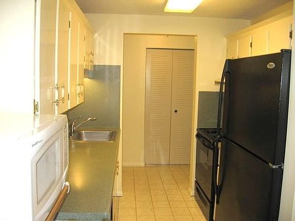 2nd image of 220 Bedford St APT 4E