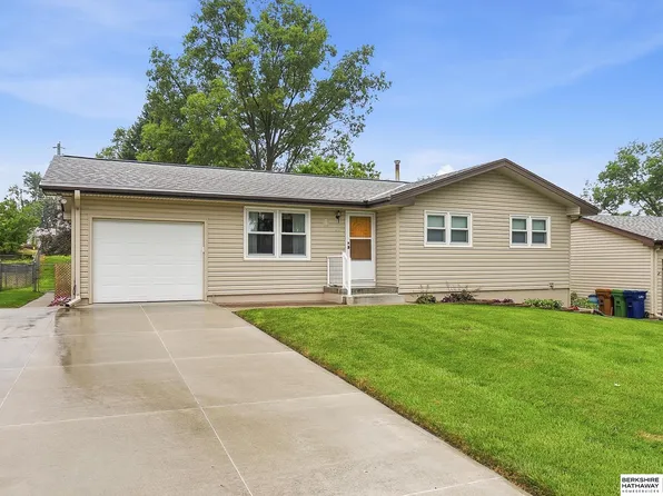 2213 Greensboro Ave, Bellevue, NE 68005