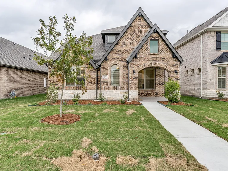 1237 Milfoil Dr — Photo 1