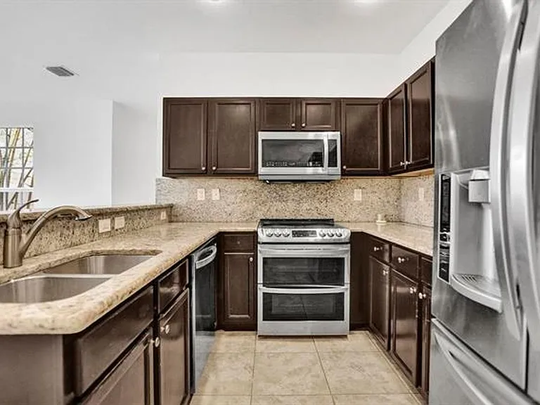 9081 SW 169th Path #Townhouse 9081 — Photo 6