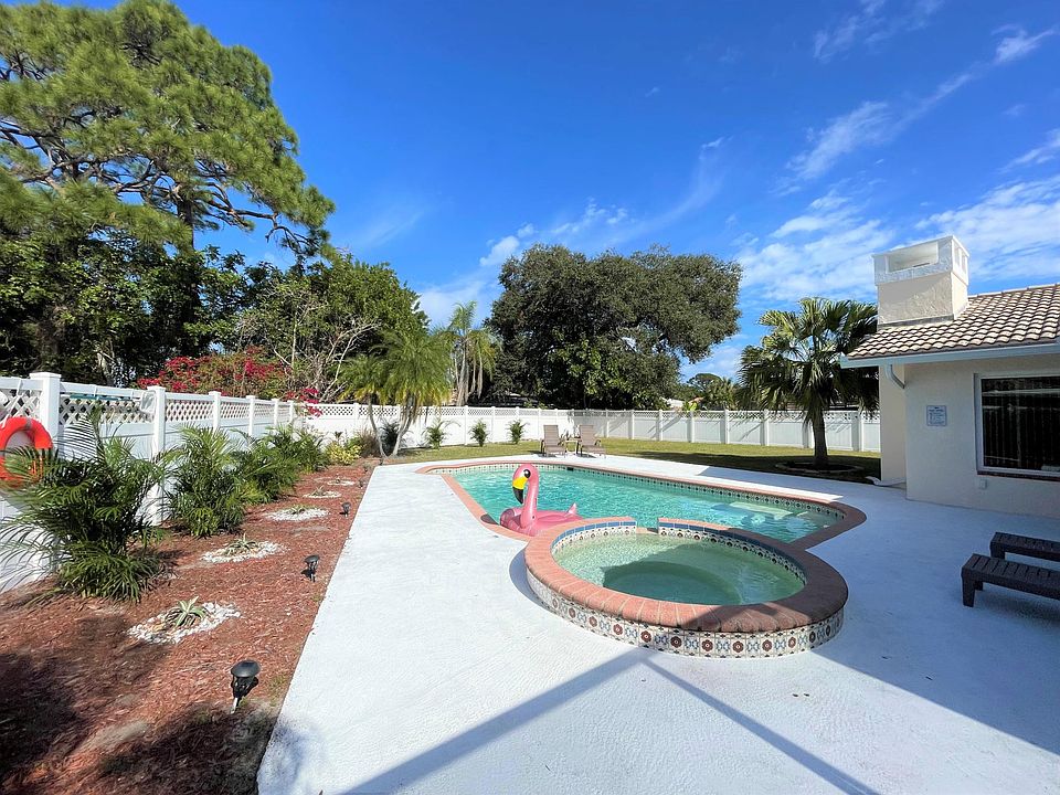 1st image of 2535 Carlisle Pl