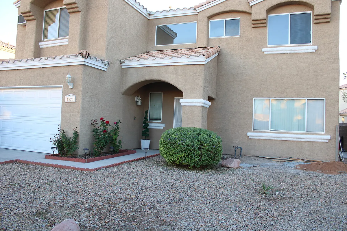Building Photo - Palm Mesa Dr
