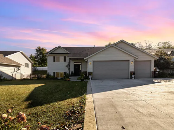 916 Pleasant Ave, Saint Paul Park, MN 55071