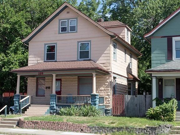 2nd image of 208 E 31st St