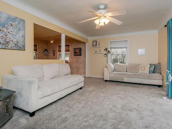 2nd image of 1317 Parkwood Dr SE
