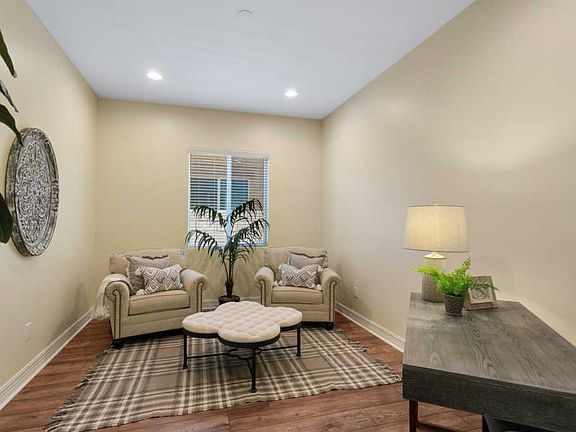 3rd image of 1032 W Rock Daisy Ln