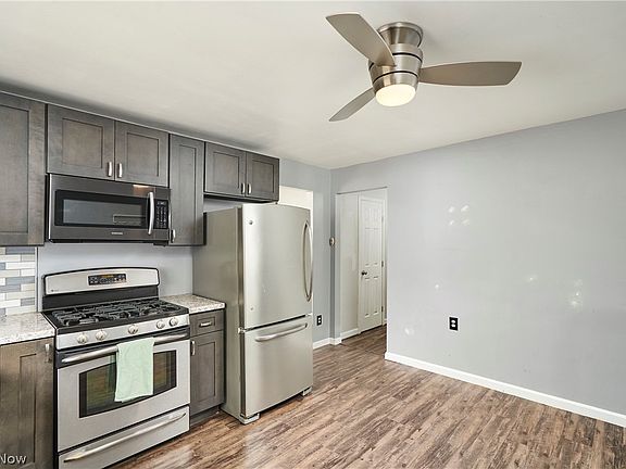 3rd image of 3261 Dewalt Dr