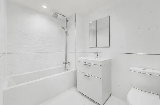 Rented by E Realty International Corp | media 4