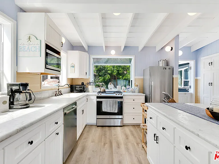 24528 Malibu Rd — Photo 26