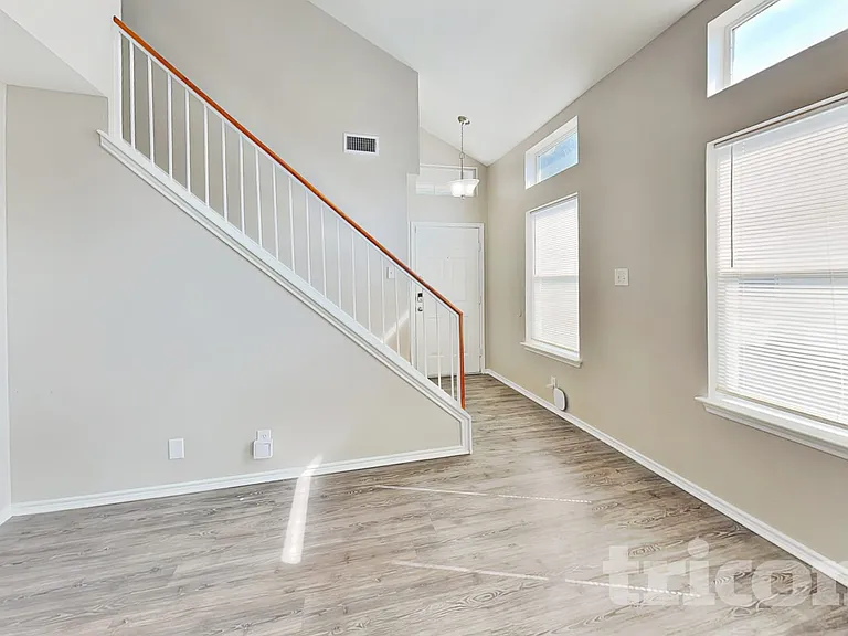 6734 Sandy Point Dr — Photo 2