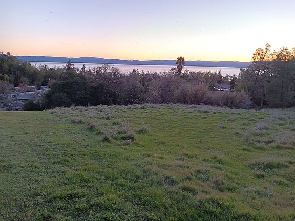 Unobstructible Lakeview!