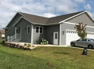 846 Thompson Dr, Oregon, WI 53575