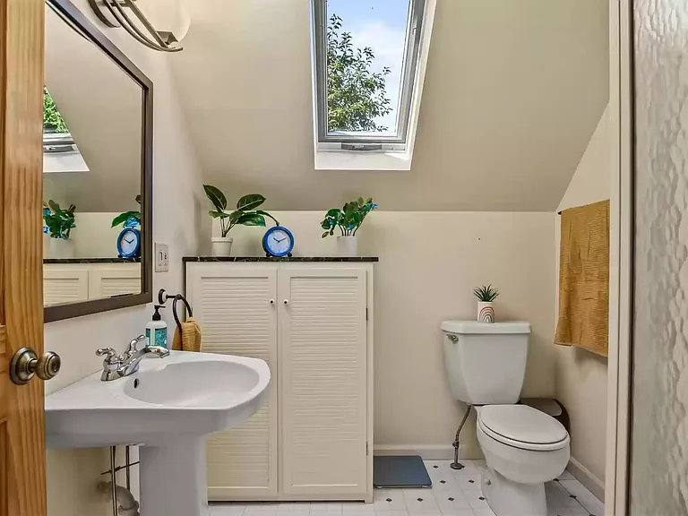 2409 Sommers Ave — Photo 7