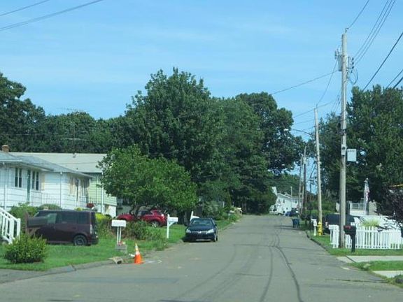 5th image of 13 Guilford Ct