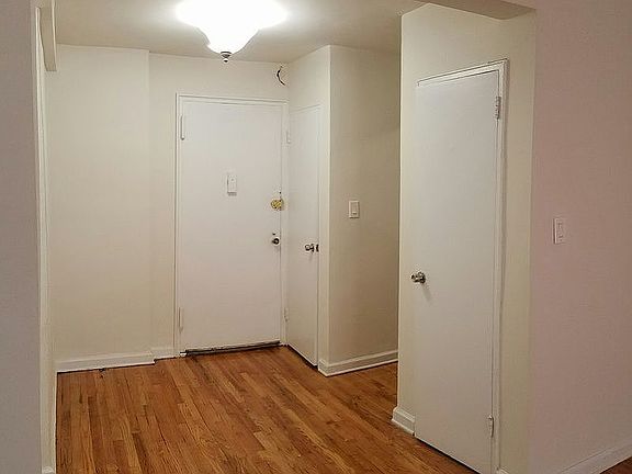5th image of 315 Ocean Pkwy APT 4L