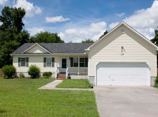 127 Forest Bluff Dr, Jacksonville, NC 28540