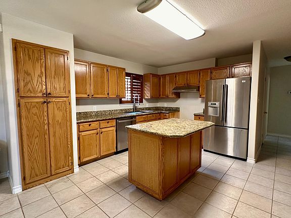 4th image of 2404 Leonard Ct