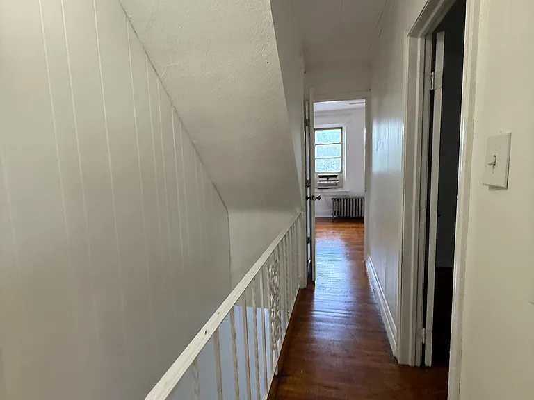 933 Beatty St — Photo 15