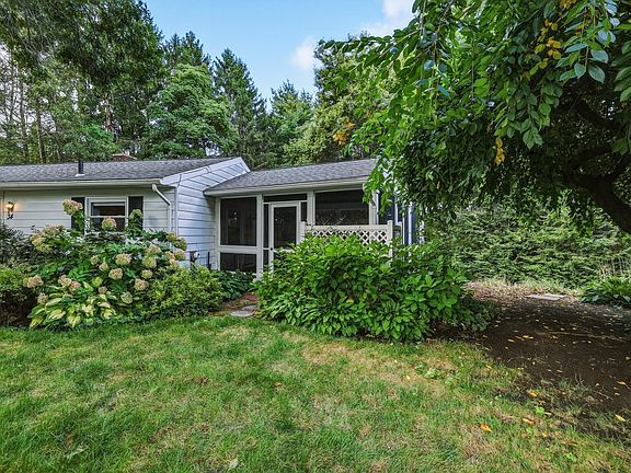 4th image of 34 Skyridge Ln